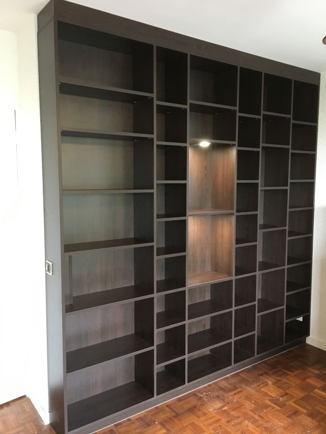 Living-bookcases in Sierra Mahogany