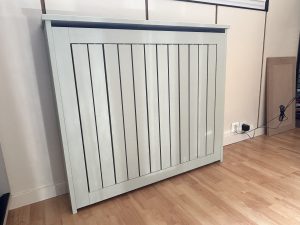 Cache radiateur - lames orientales verticales- capot fermé -