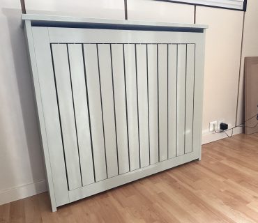 Cache radiateur - lames orientales verticales- capot fermé -