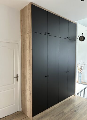 Armoire sol/plafond coloris chêne Halifax et volcan