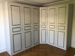 Dressing d'angle avec portes ouvrantes et serrure