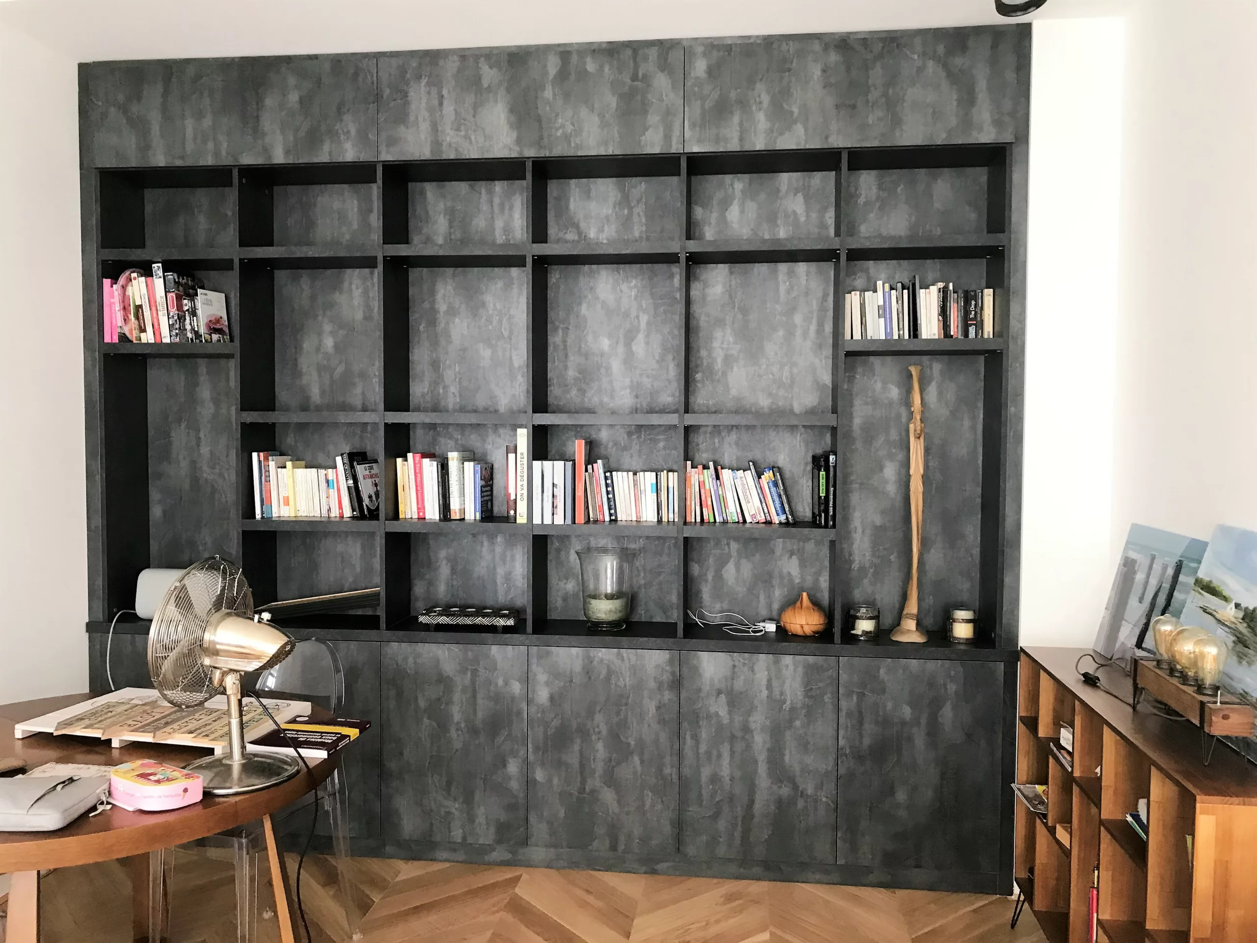bibliothèque murale dans niche